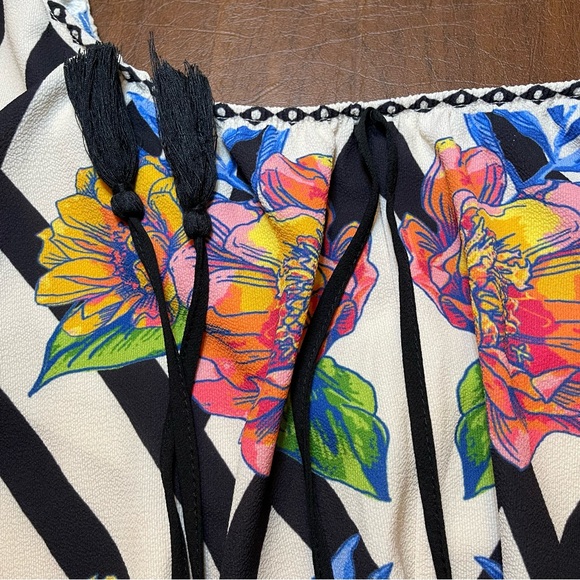 Flying Tomato Women’s Off The Shoulder Floral Scarf Border Print Top Medium - Picture 7 of 14